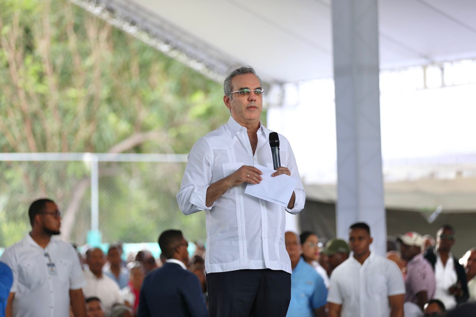 Presidente Abinader entrega más 800 títulos de propiedad en Guayabal